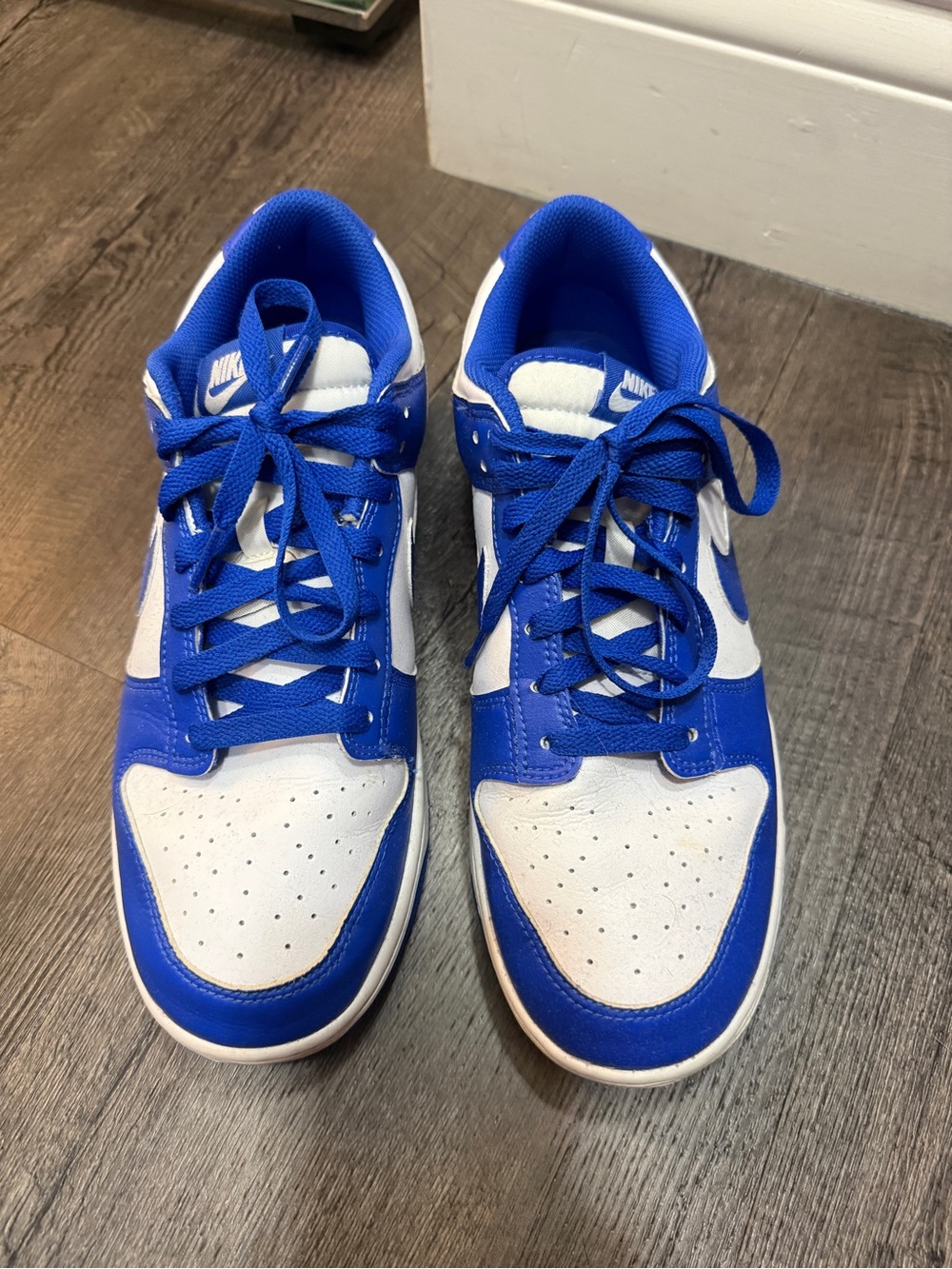 Nike Low-Top Sneakers in Royal Blue and White. (Mens 9.5/Womens 11)